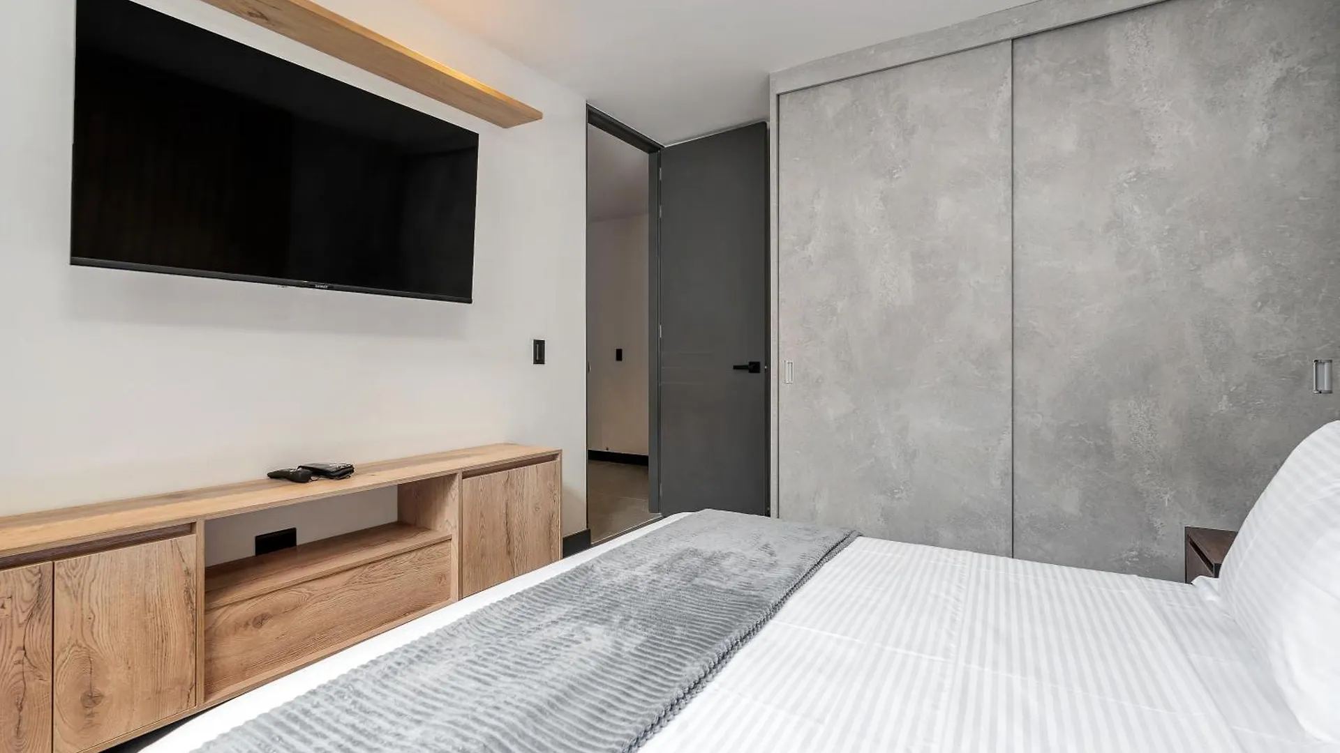 Apartamentos Housy Laureles Medellin 0*,  Colombia