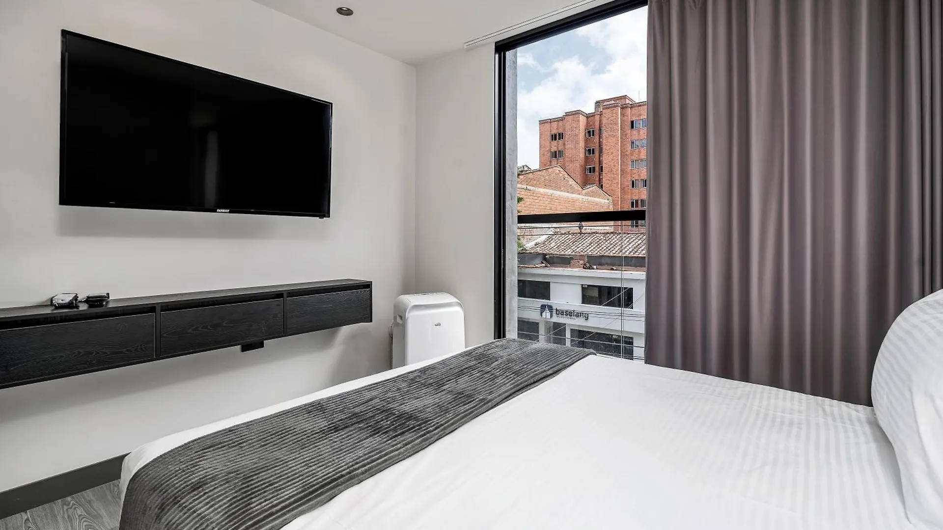 Aparthotel Apartamentos Housy Laureles Medellin Colombia