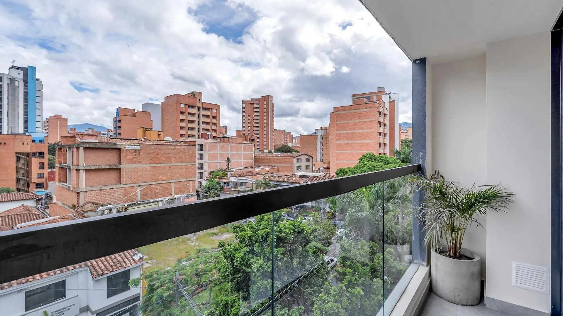 Aparthotel Apartamentos Housy Laureles Medellin