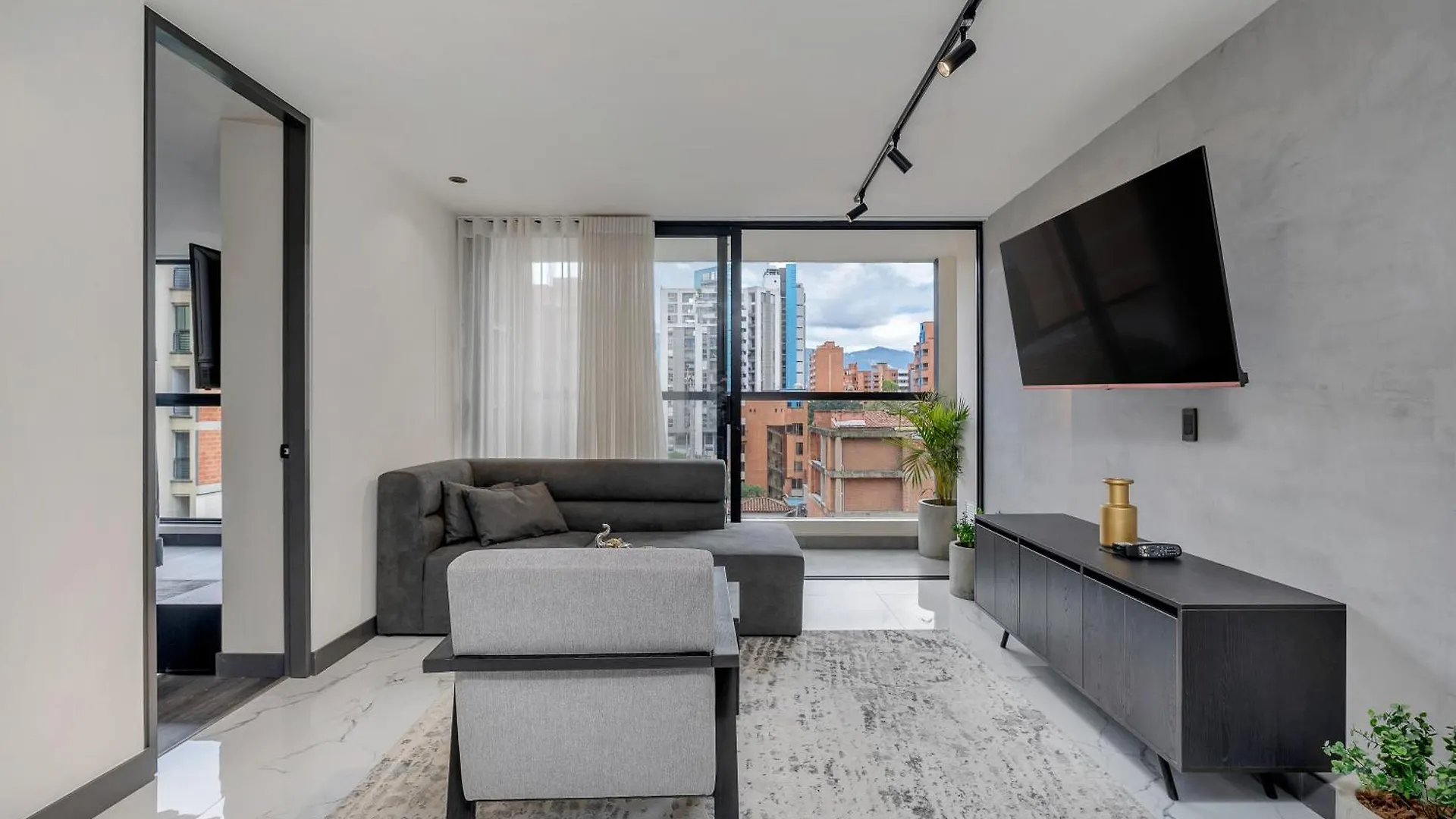Aparthotel Apartamentos Housy Laureles Medellin Colombia