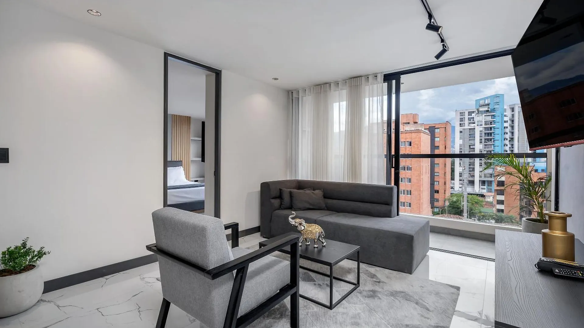 Apartamentos Housy Laureles Medellin 0*,