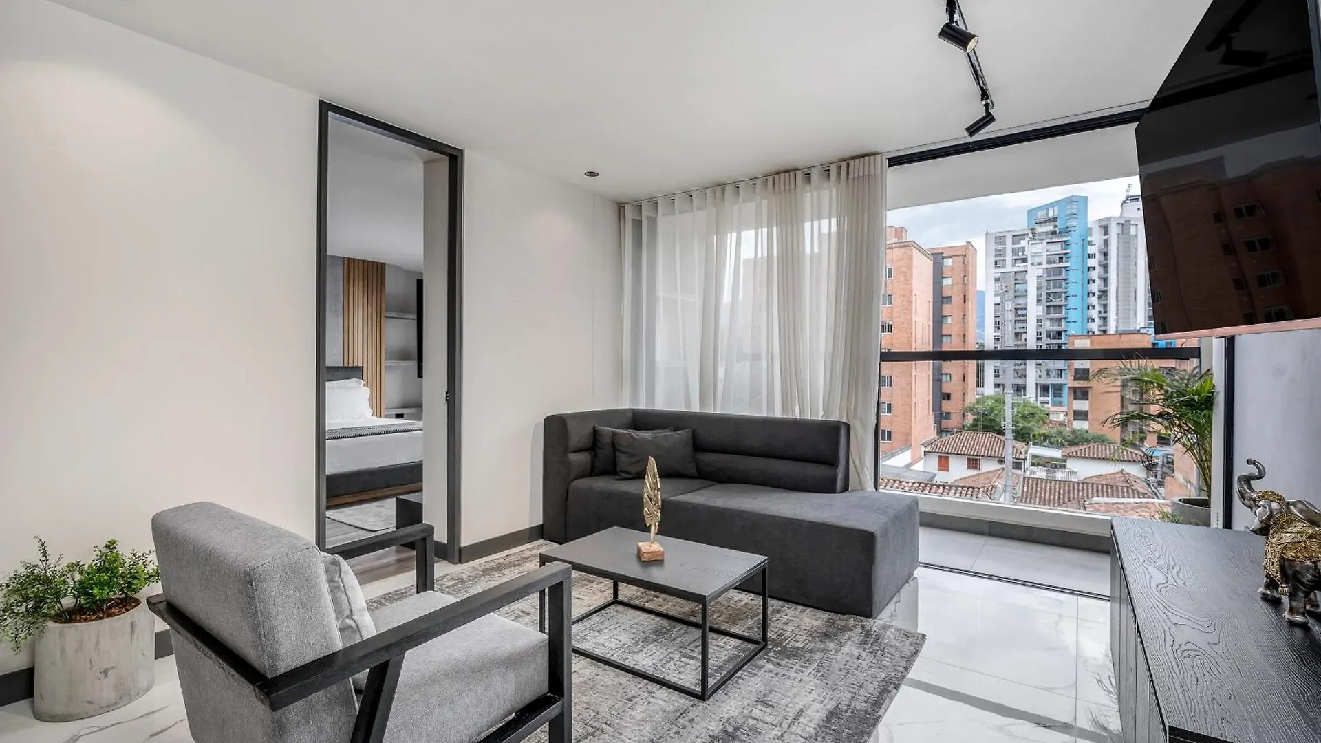 Aparthotel Apartamentos Housy Laureles Medellin Colombia